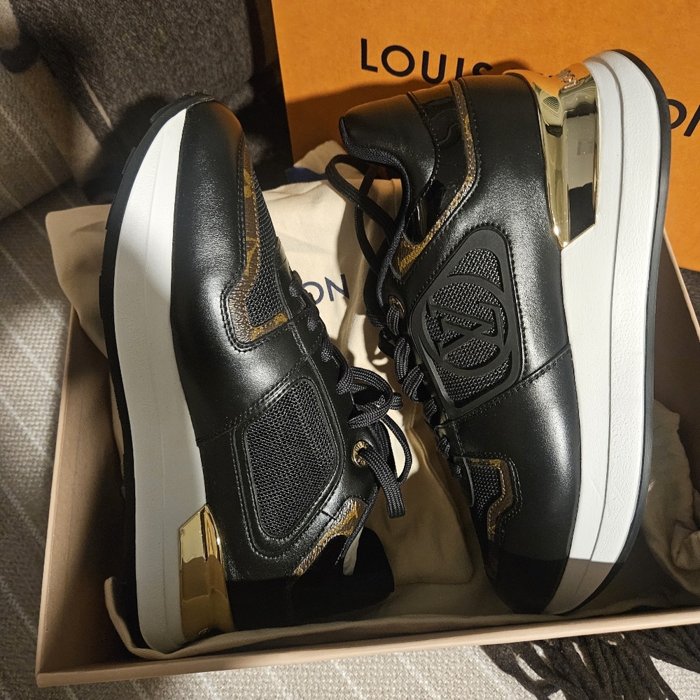 Louis Vuitton Neo Run Away Sneaker. Brand New w/Tags. Size 38 - Picture 13 of 16
